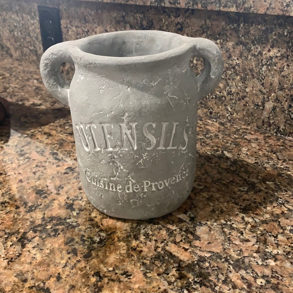 Utensil holder